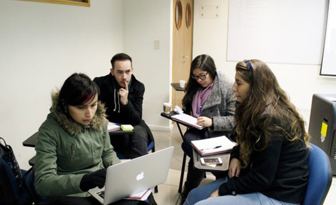 Trabajo en grupos durante un card sorting