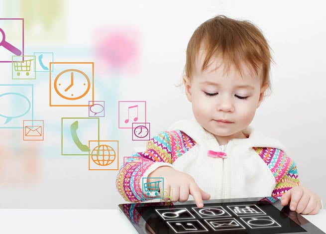 Niño usando un tablet