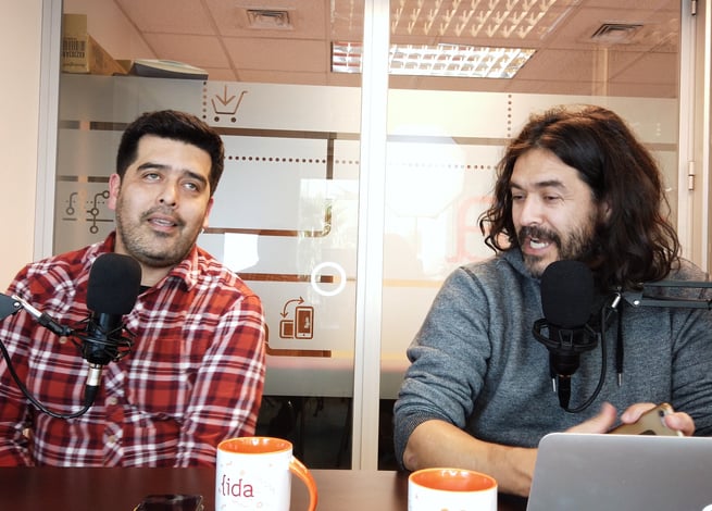 Max Villegas y Max Martin conversan.