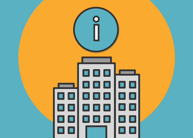 Edificio con signo de información sobre él.