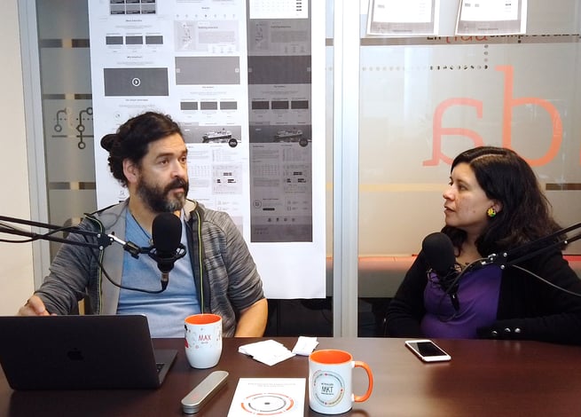 Max Martín y Andrea Zamora hablan en el estudio.